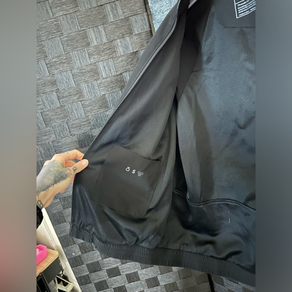 Figs scrubs jacket - Picture 4 of 6